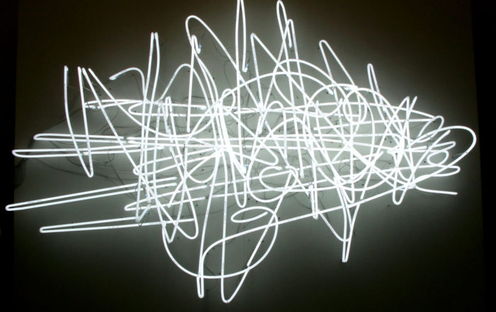 Astrid Klein, Ohne Titel (centralnervous), 1999/2007, Neon/Glasröhren, weiß, 220 x 330 x 55 cm